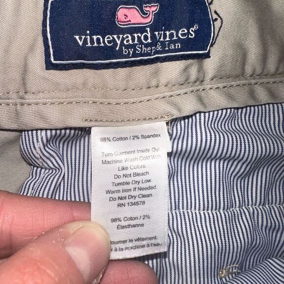 Vineyard Vines tan preppy 38 flat front breaker shorts - Picture 2 of 4